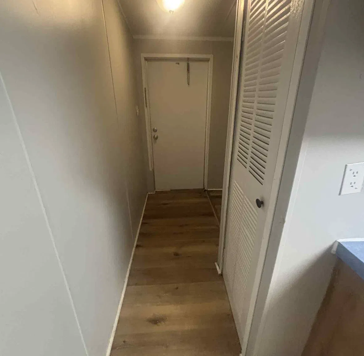 3 bed, $1,100 — Photo 2