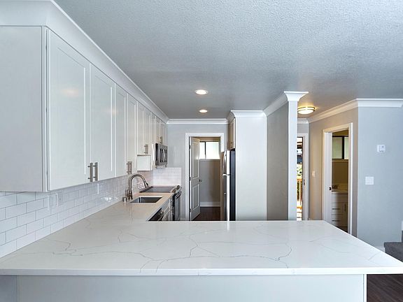 3rd image of 5054 Wilder Dr APT A