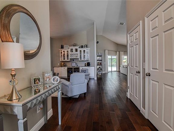 3rd image of 4422 Avenue Cannes