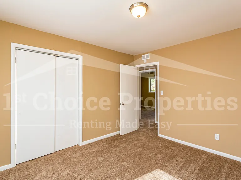 1332 Lake Ln NE — Photo 15