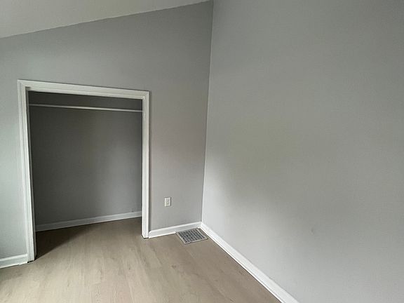 5th image of 219 Orchard St