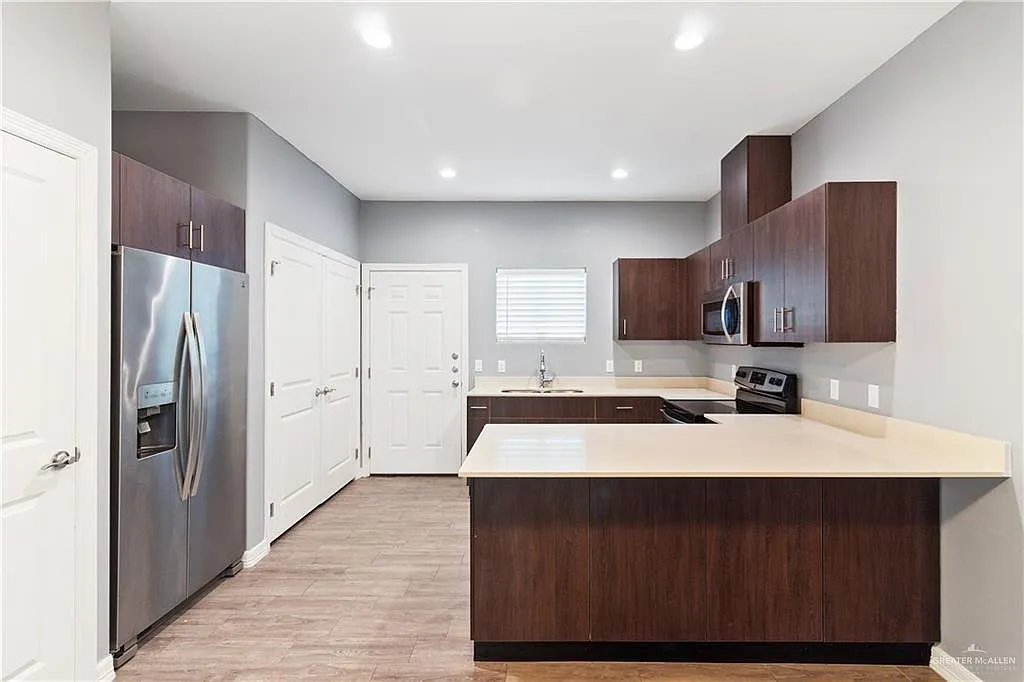 2 bed, 2.0 bath, 1200 sqft, $1,100 — Photo 4