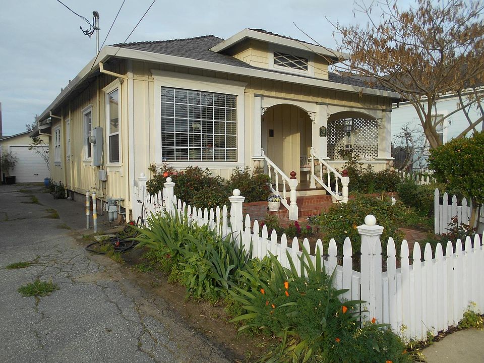1st image of 704 3rd St