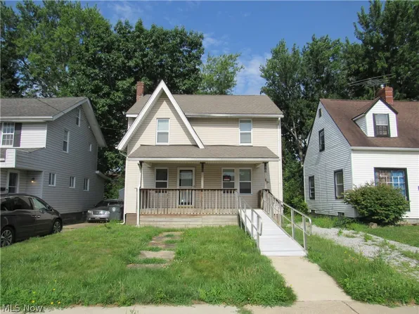700 Glendora Ave, Akron, OH 44320