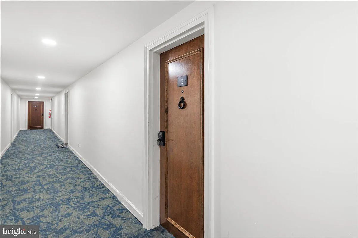 Building Photo - 380 Broadview Ave #3