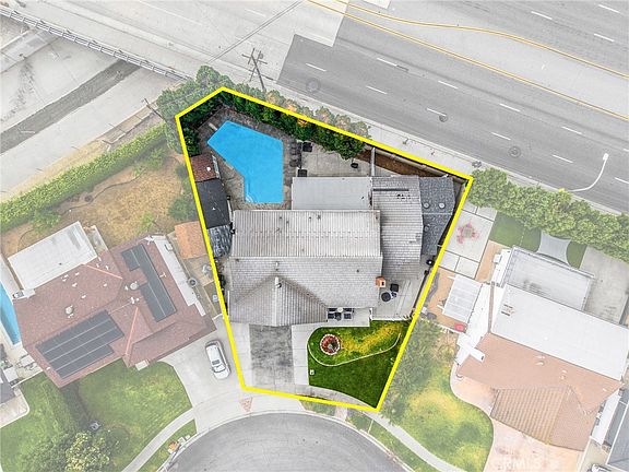 5th image of 325 Delphia Ave