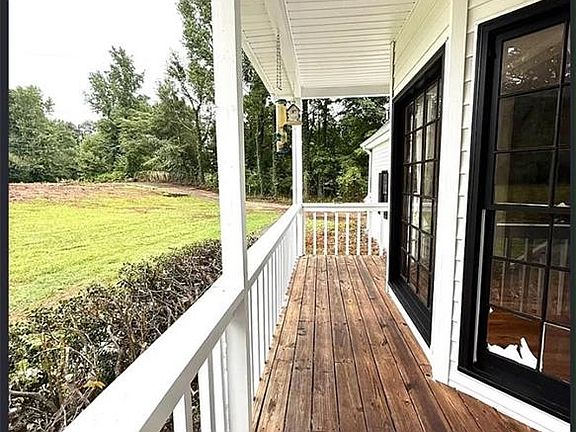 3rd image of 1075 Sanders Rd