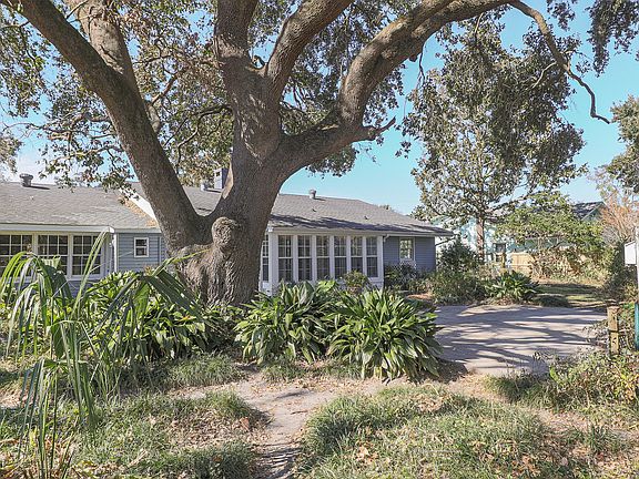 4th image of 208 Woodbine Dr