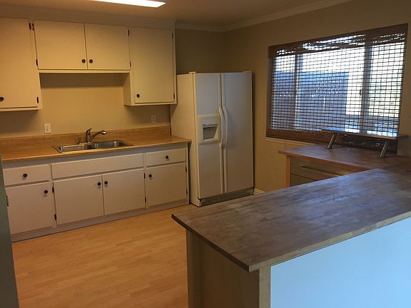 3rd image of 8394 Peek Cir #Duplex