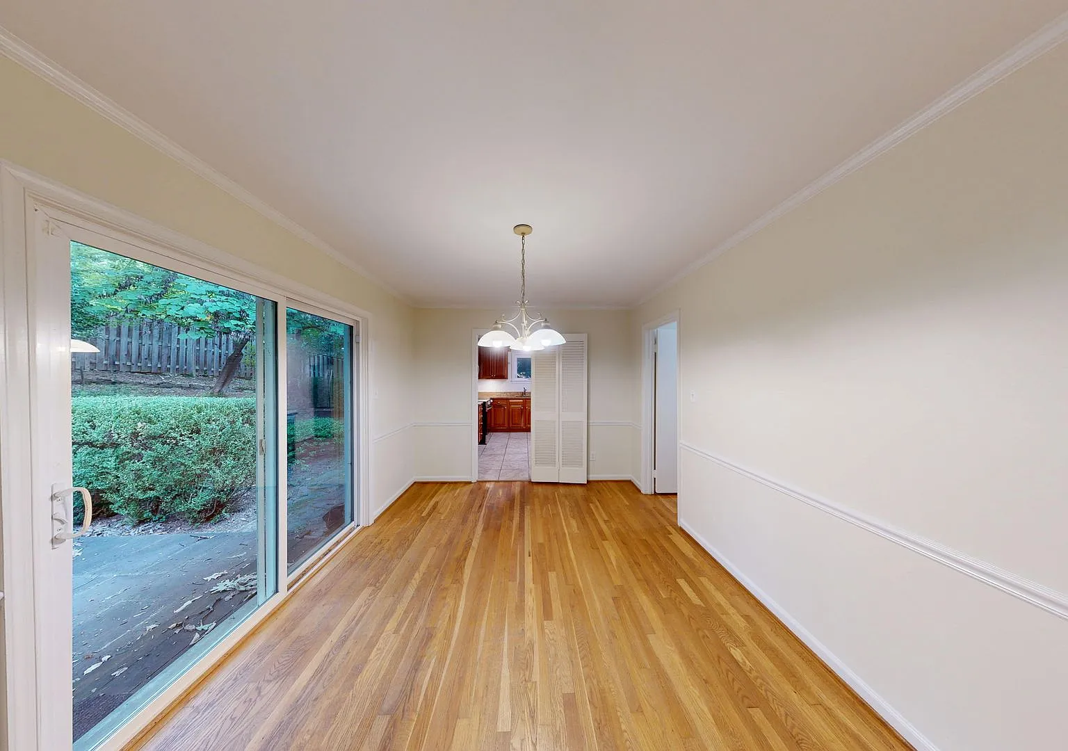 4Bed/2.5Bath Raised Rambler in Bannockburn near Glen Echo Park! — Photo 3
