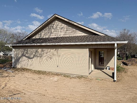 4th image of 2528 E Clark Ave