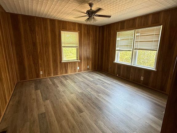 5th image of 408 Alpine St