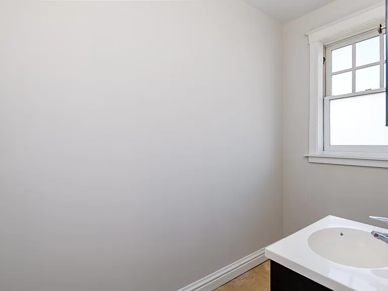 Oakview Apartments — Photo 11