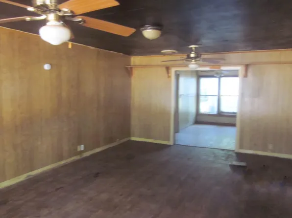 401 Avenue F SE, Childress, TX 79201