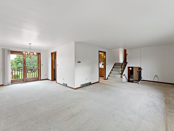 3rd image of 430 Spring Street Ext