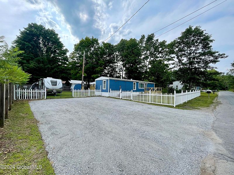 3rd image of 33 New Hampshire Avenue