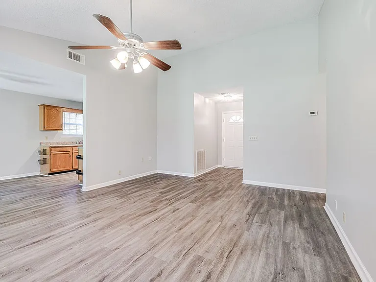 4903 McCall Rd — Photo 9