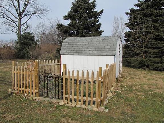 Private Vegetable/Herb Garden