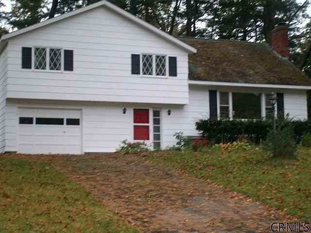 1st image of 16 Arnold Dr