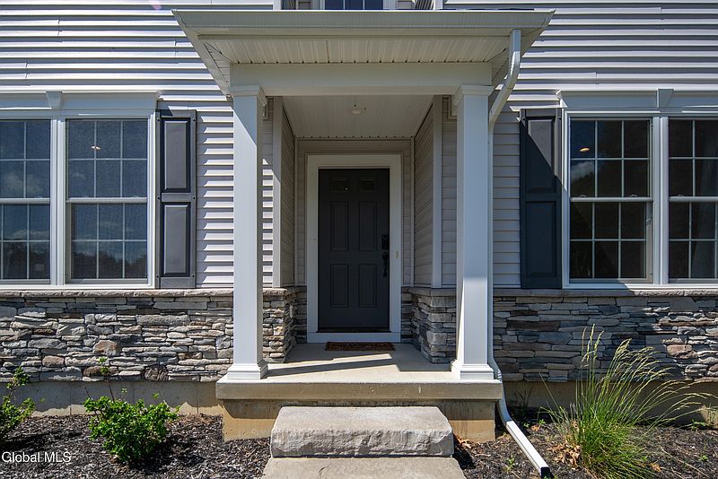 2nd image of 27 Spencer Street