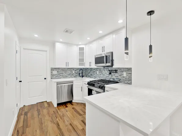 209 Allen Avenue image 1 of 17