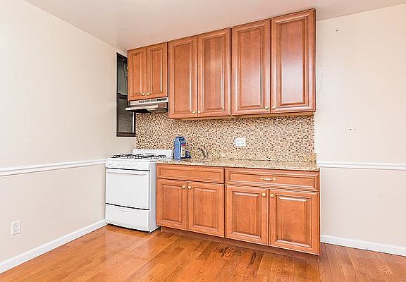 5th image of 500 E 84th St #12