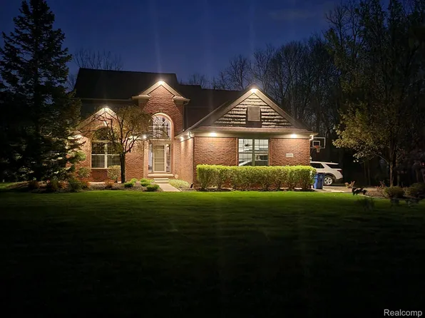 21572 Nathan Ct, South Lyon, MI 48178
