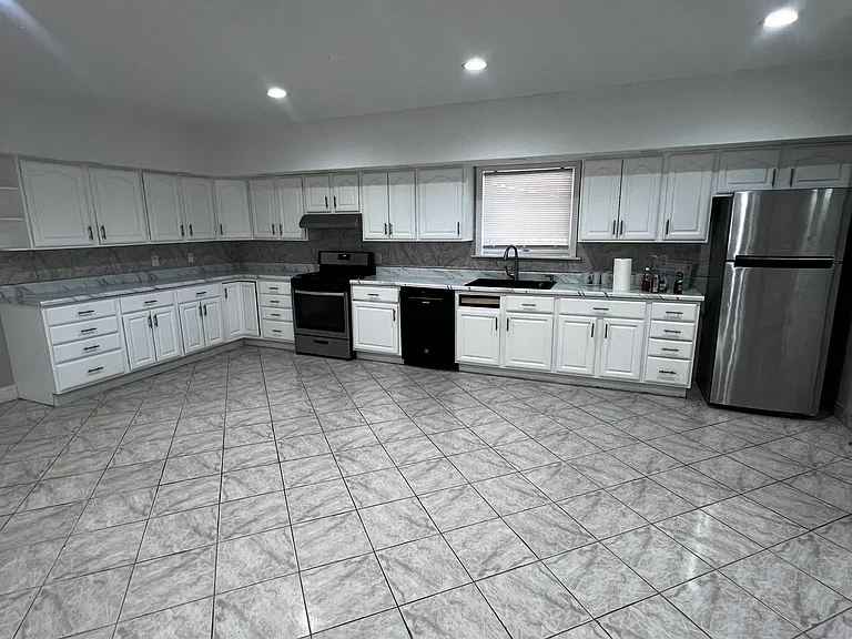 Edwards Pl — Photo 2