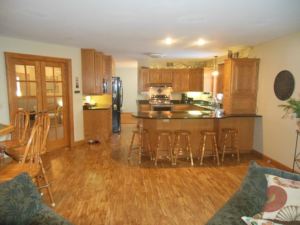 1st image of 953 Danbury Ave
