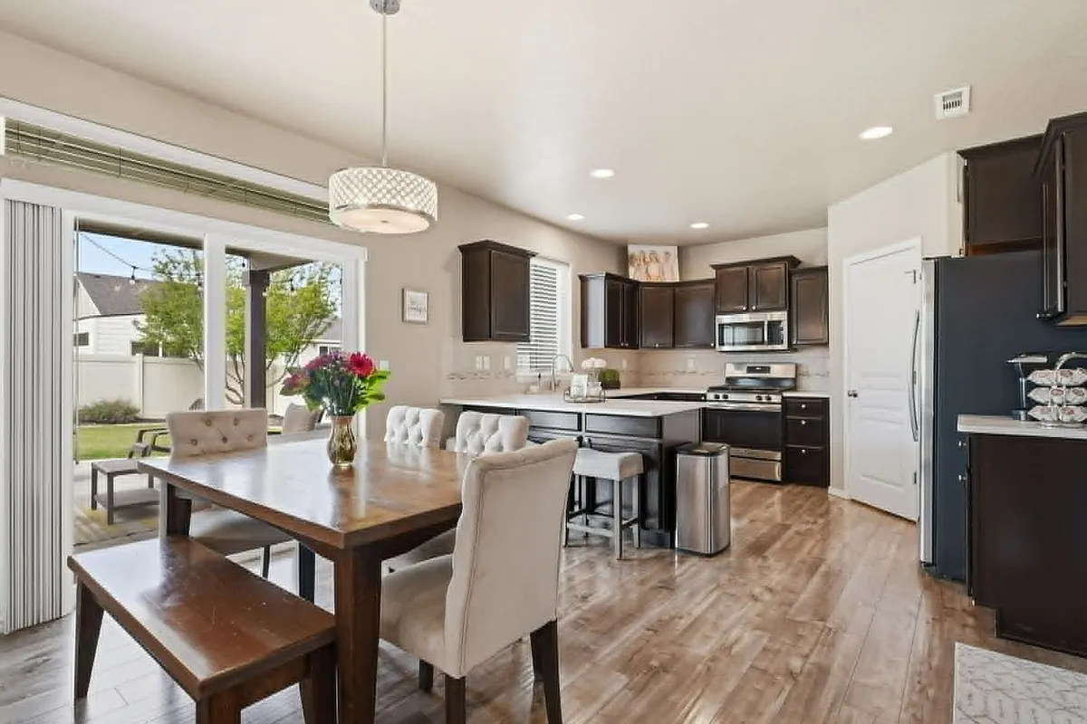 Building Photo - 2945 Bellerive Dr