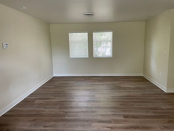 3rd image of 113 N Avenue C Ave
