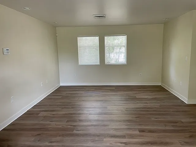 113 N Avenue C Ave — Photo 8
