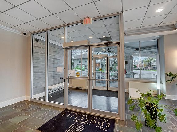 5th image of 2200 Victory Pkwy Unit 1608