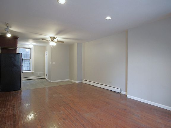 5th image of 354 Varick St APT 1