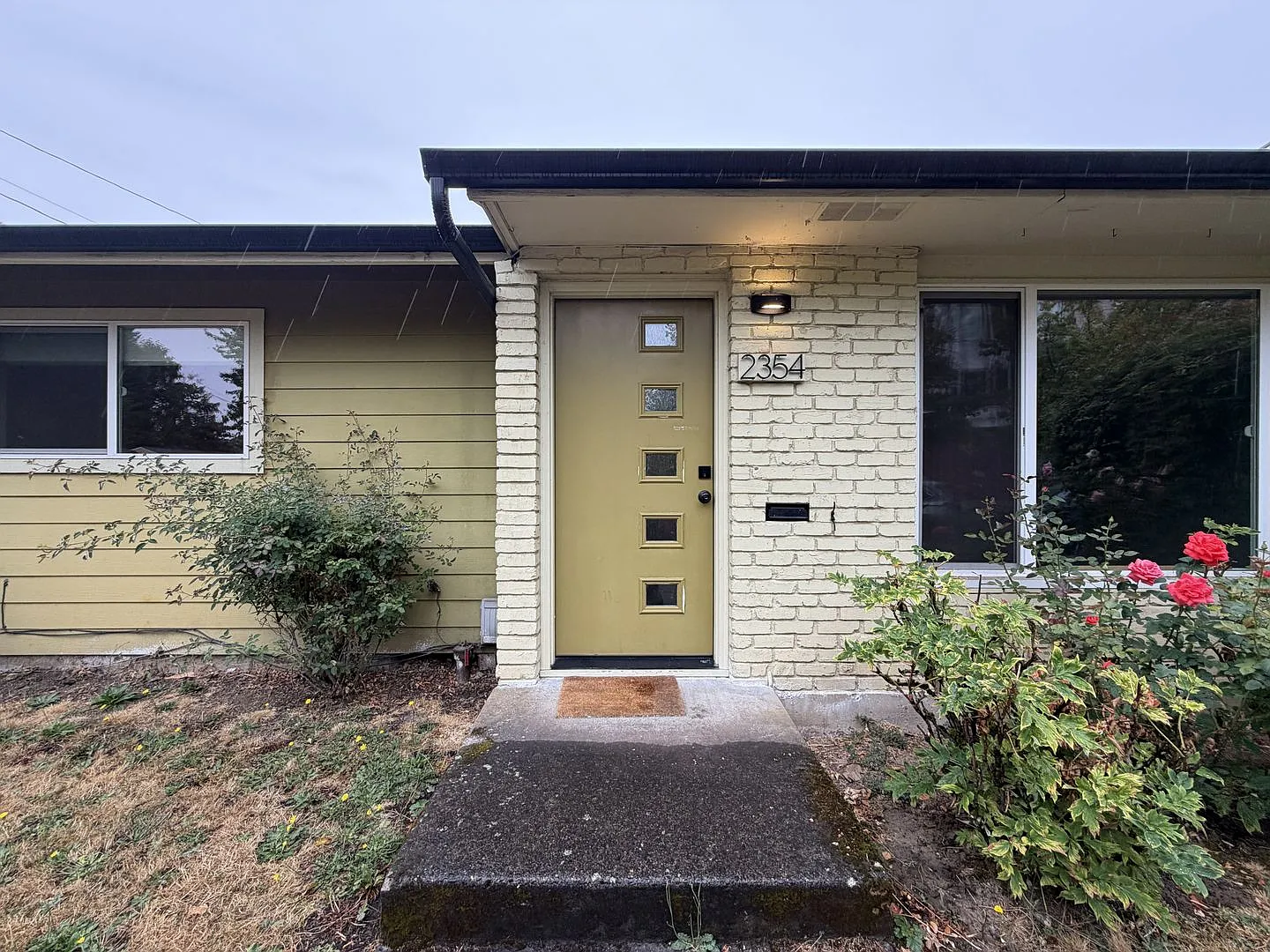 Remodeled 2 Bedroom Duplex Near Division Street with Fenced Patio, Parking & Updated Kitchen — Photo 3