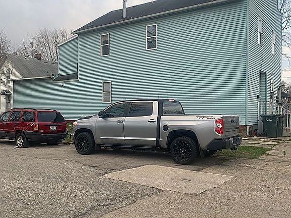 5th image of 422 College St