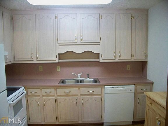 4th image of 640 Wayside Dr