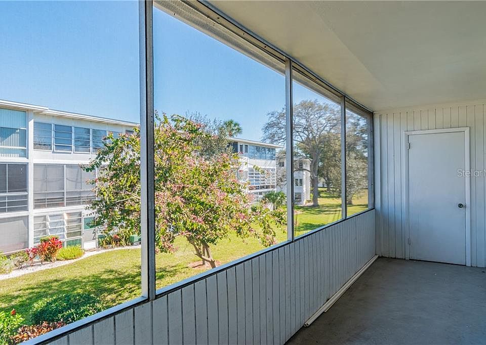 Screened all season room