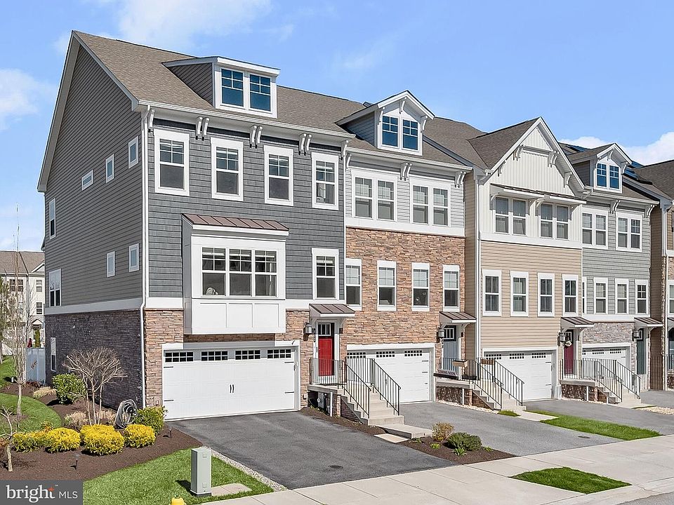 1st image of 402 Ocracoke Way