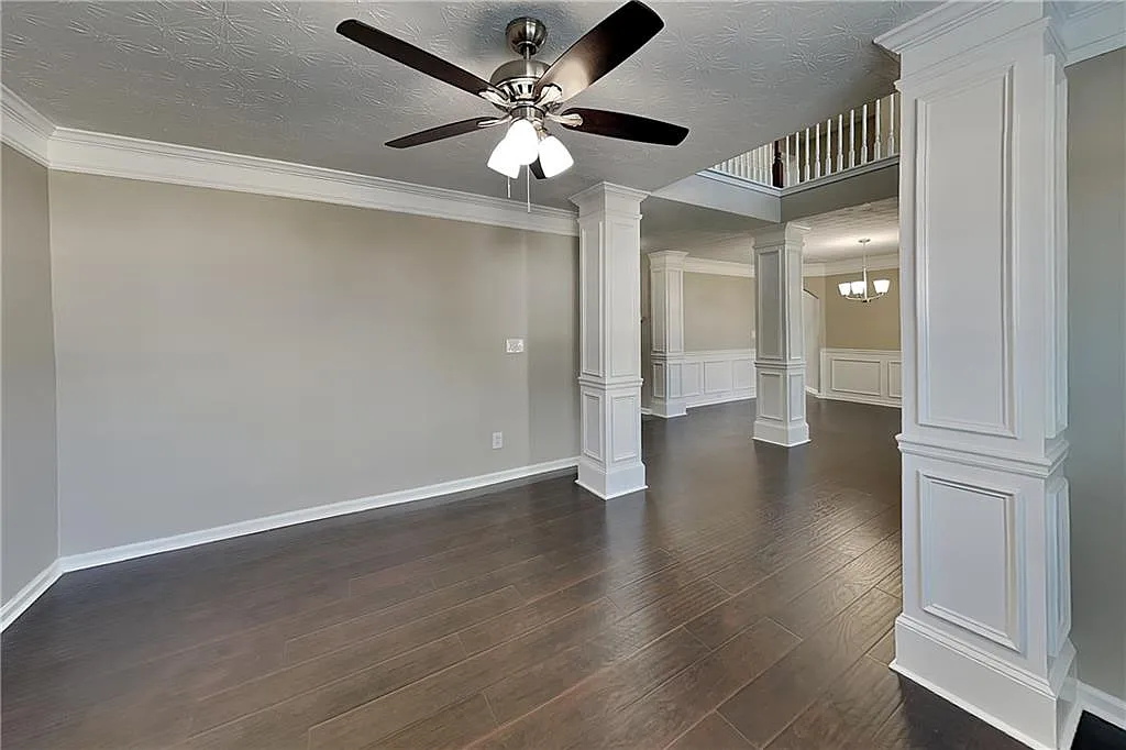 4 bed, 3.0 bath, 2696 sqft, $2,425 — Photo 4