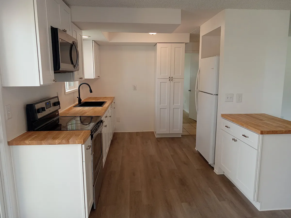 Kitchen - 3000 NE 86th Ave