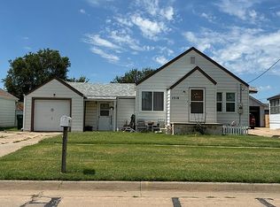 1318 N Lincoln St, Russell, KS 67665