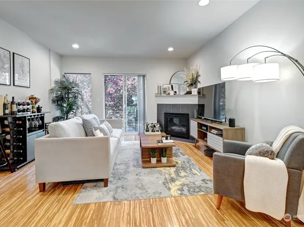 825 NW 97th Street #B, Seattle, WA 98117