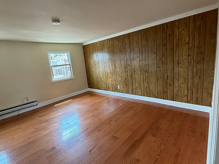227 E Broad St #2 — Photo 4