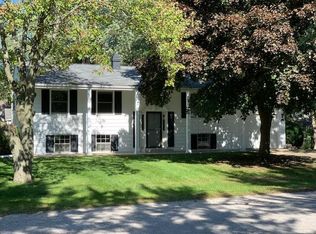 718 W Indiana St, New Buffalo, MI 49117