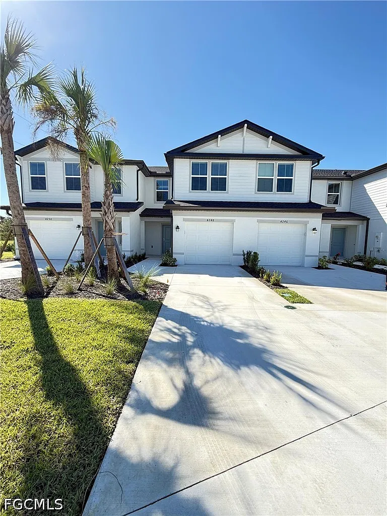 3 bed, 2.5 bath, 1347 sqft, $1,750 — Photo 1