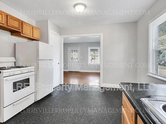 4th image of 300 N 38th St
