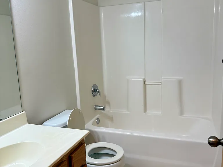 616 Shardlow Ln NE — Photo 12