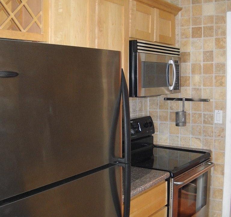 Wood Kitchen Cabinets