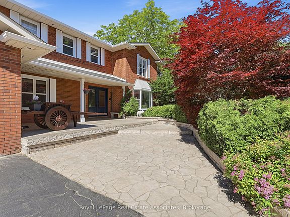 3rd image of 5 Huttonville Dr